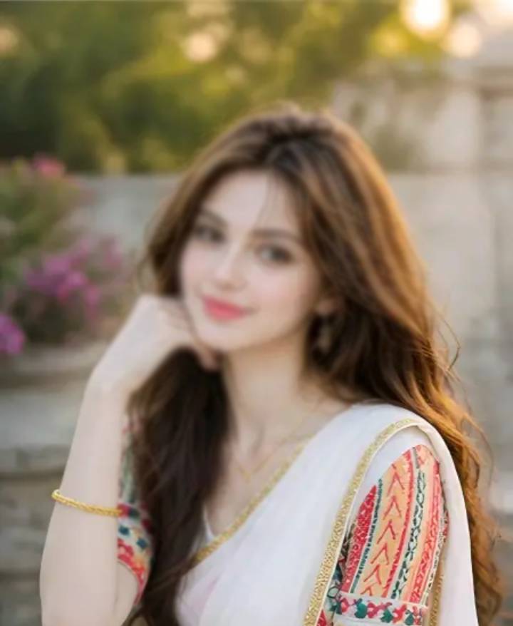 Housewife escort Komal